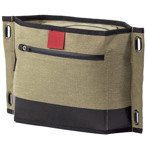 Weekender Small Toiletry Bag: Waterproof - Picture 2 of 4